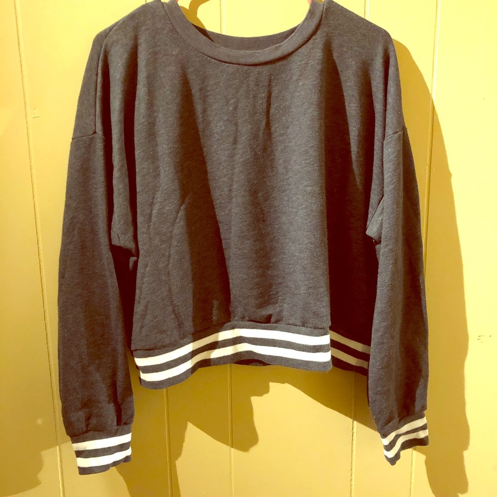 Grey Mossimo cropped sweatshirt juniors sz XL